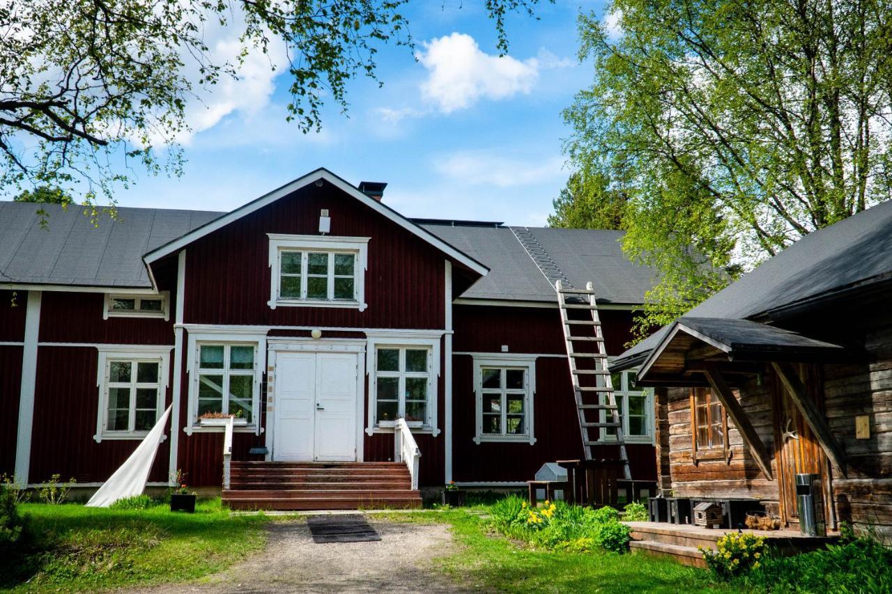 Отель Lauri Historical Log House Manor Рованиеми Экстерьер фото