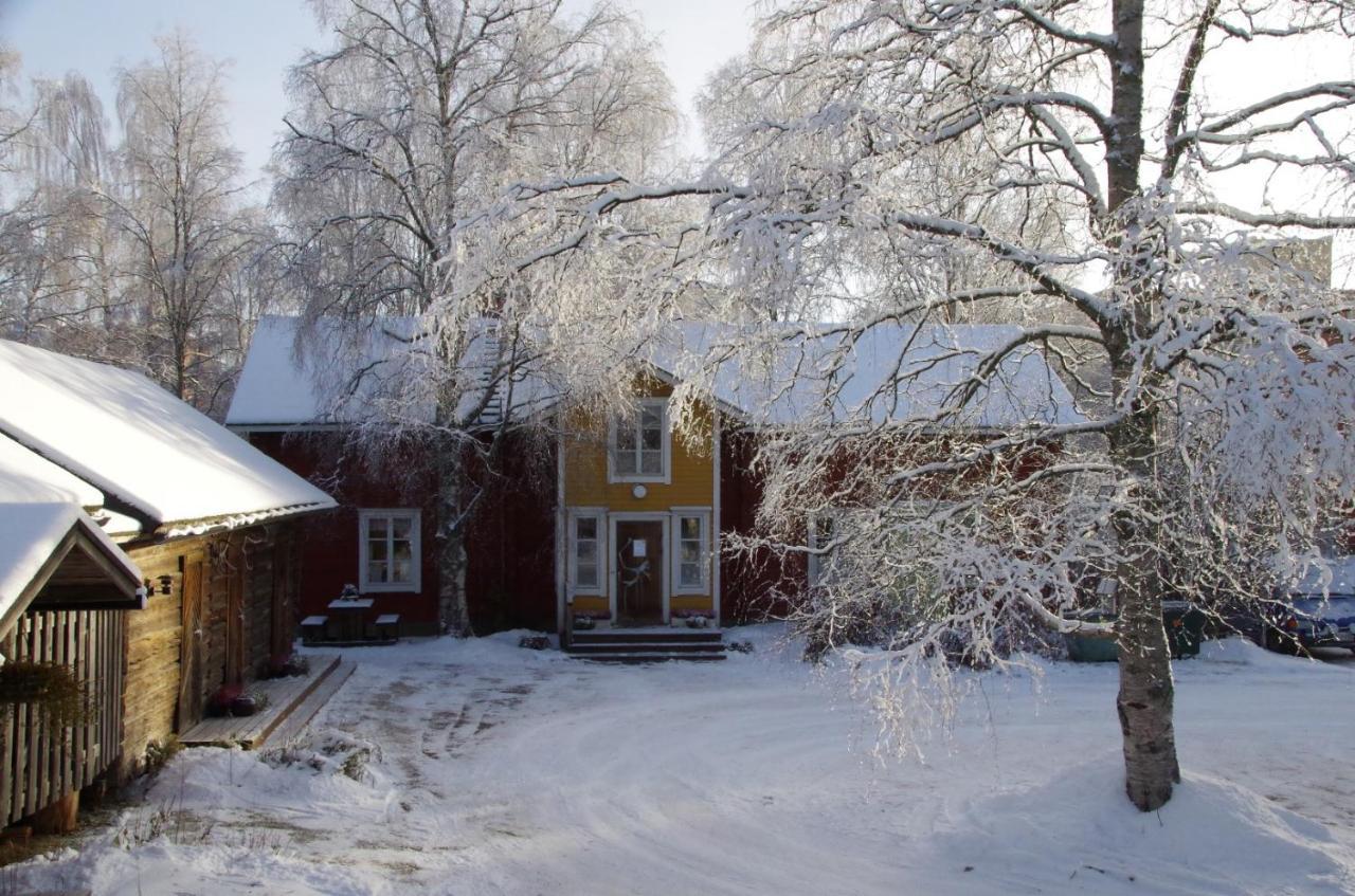Отель Lauri Historical Log House Manor Рованиеми Экстерьер фото