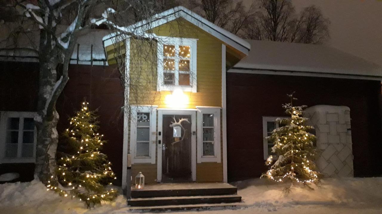 Отель Lauri Historical Log House Manor Рованиеми Экстерьер фото