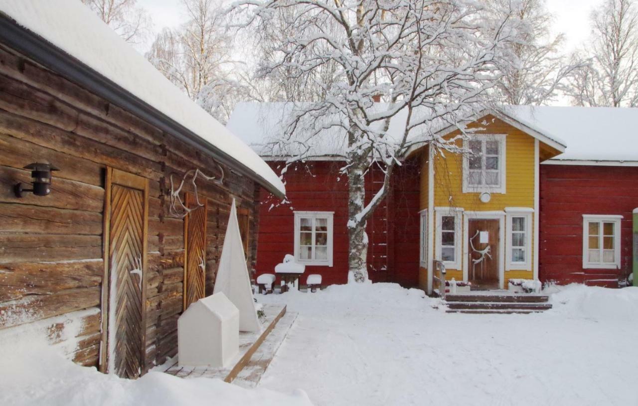 Отель Lauri Historical Log House Manor Рованиеми Экстерьер фото