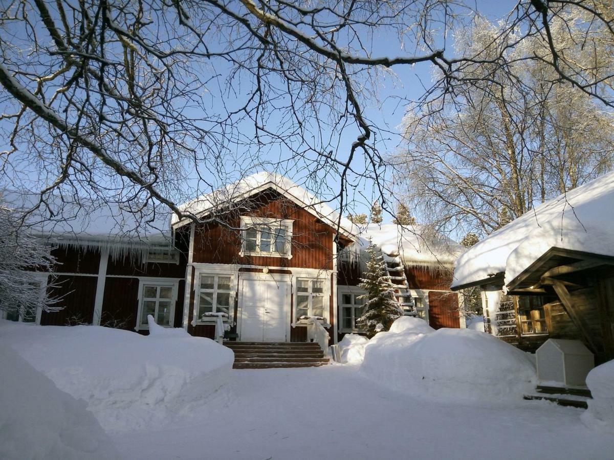 Отель Lauri Historical Log House Manor Рованиеми Экстерьер фото