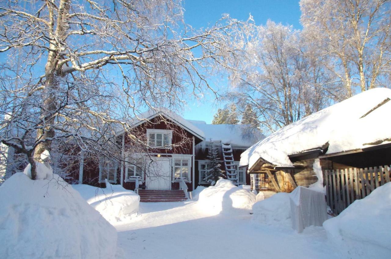 Отель Lauri Historical Log House Manor Рованиеми Экстерьер фото